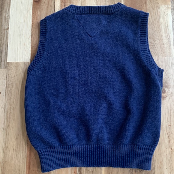 2T Preppy Bundle! Tommy Hilfiger knit vest pullover + US POLO ASSN shorts - Picture 4 of 11